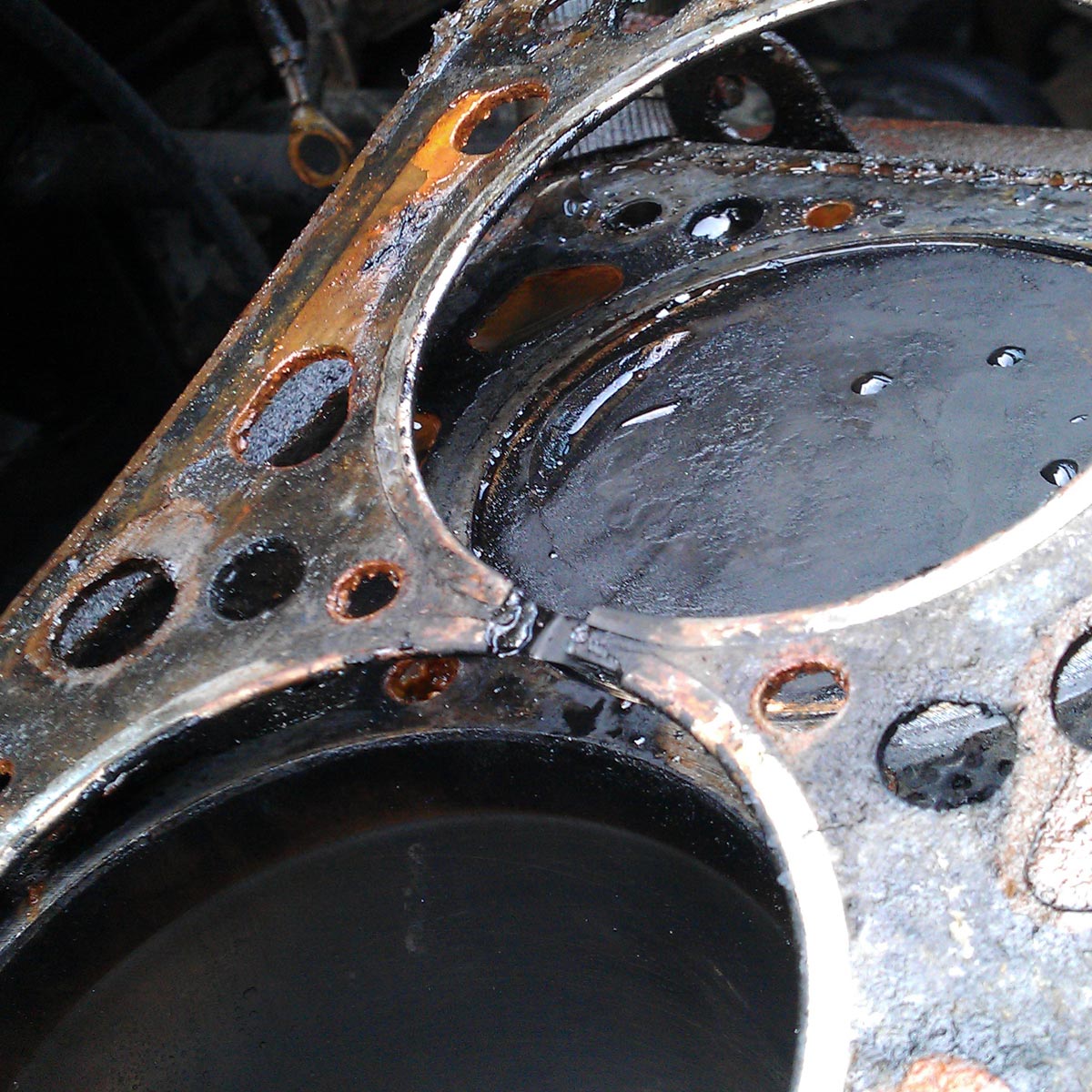 thumbnail interactive-video image 1 of Rislone GME Head Gasket Leak Repair – Permanent Coolant Fix For Cracked Blocks – Made In USA 1 of 4